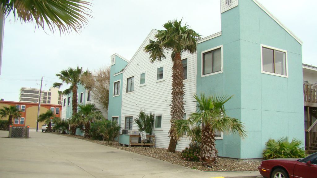 LEEWARD ISLES CONDOMINIUMS